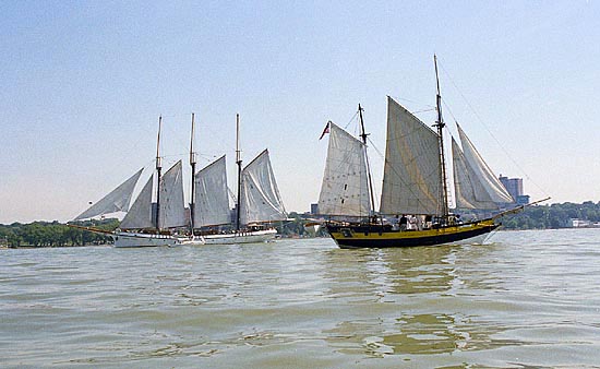 Royaliste and a schooner